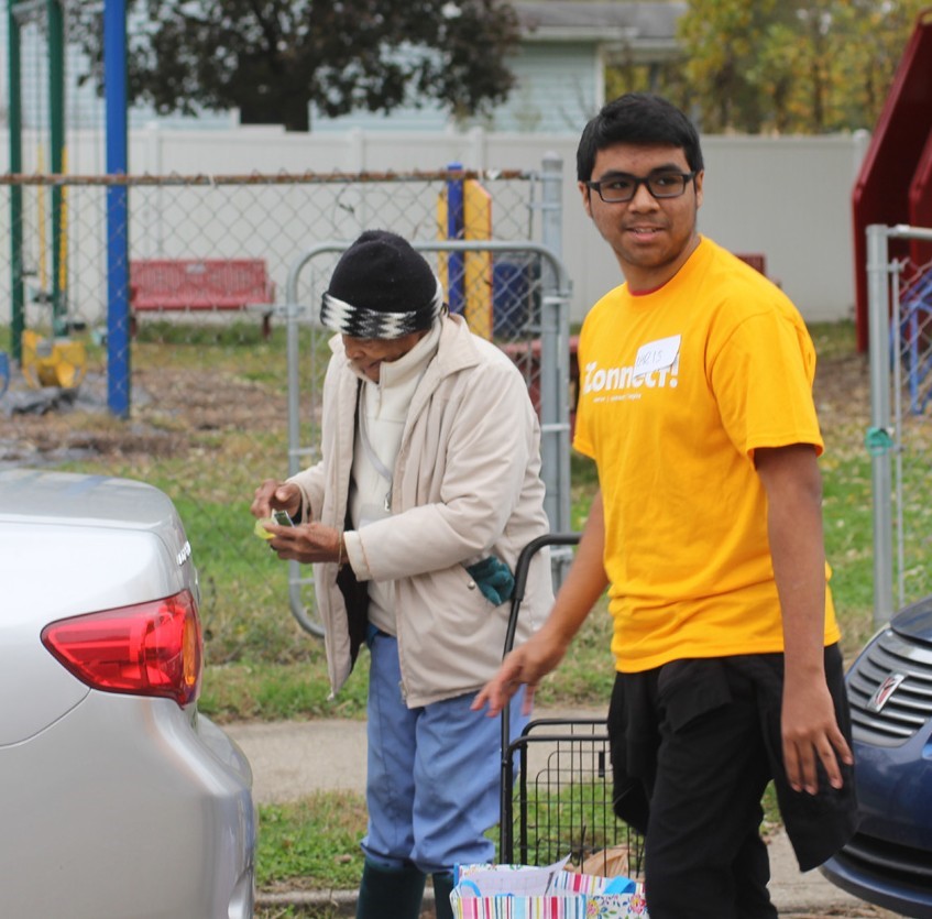 Fineline iConnect! volunteer helps Lord's Pantry client take food to her car